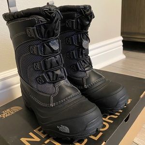 North face Snow Boot size 2 kids